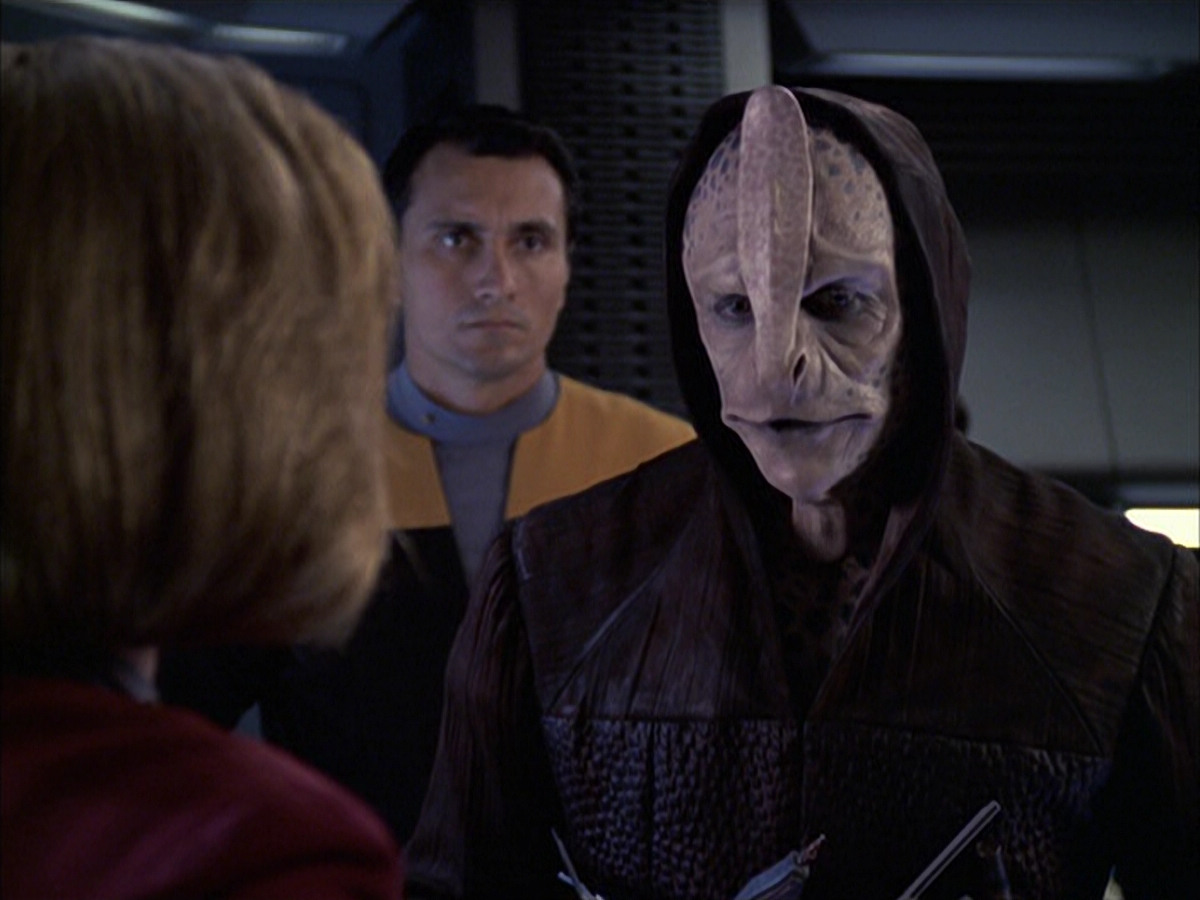 extant_StarTrek_VOY_6x09-TheVoyagerConspiracy_01067.jpg