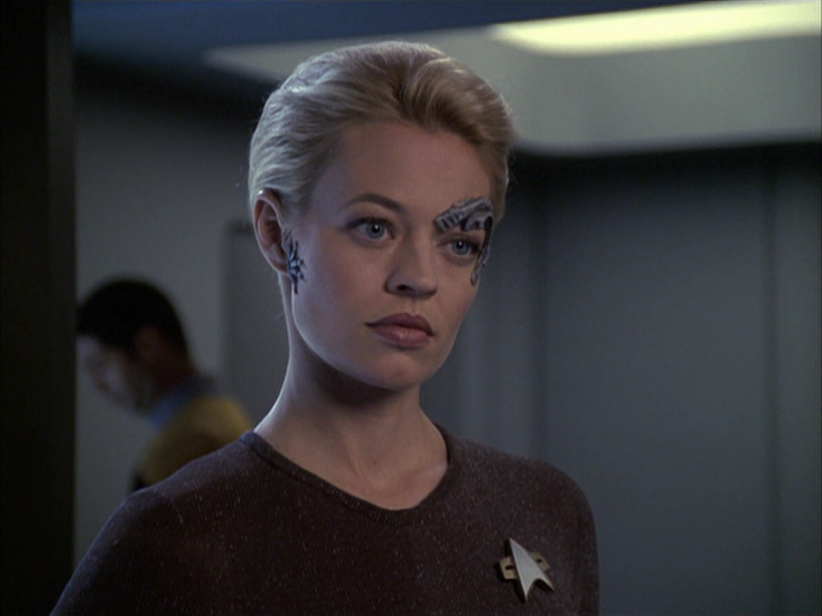 extant_StarTrek_VOY_6x09-TheVoyagerConspiracy_01077.jpg