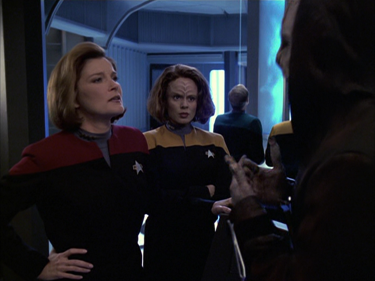 extant_StarTrek_VOY_6x09-TheVoyagerConspiracy_01091.jpg