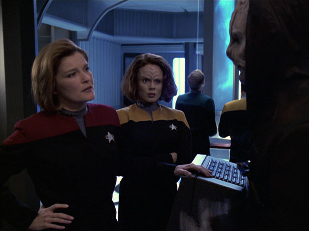 extant_StarTrek_VOY_6x09-TheVoyagerConspiracy_01092.jpg