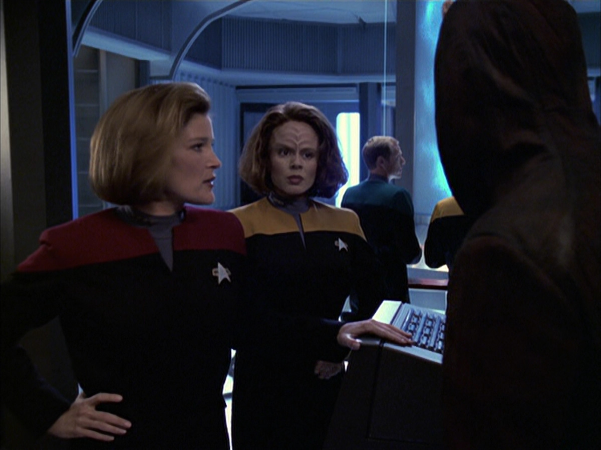 extant_StarTrek_VOY_6x09-TheVoyagerConspiracy_01095.jpg