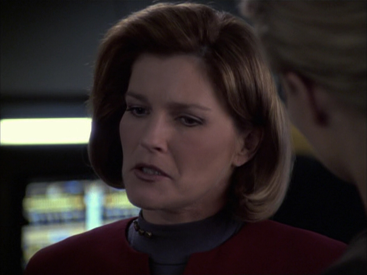 extant_StarTrek_VOY_6x09-TheVoyagerConspiracy_01116.jpg