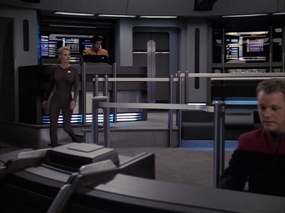 extant_StarTrek_VOY_6x09-TheVoyagerConspiracy_01259.jpg