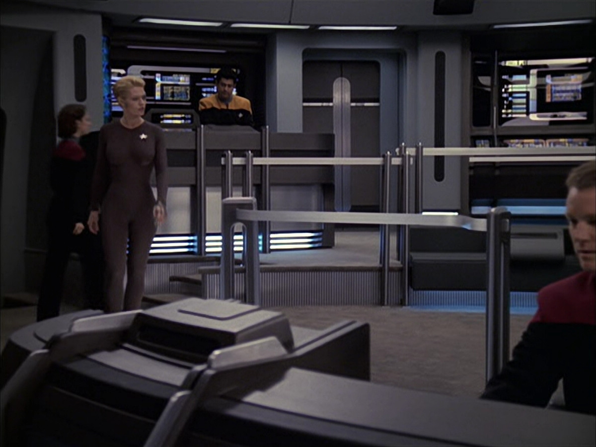 extant_StarTrek_VOY_6x09-TheVoyagerConspiracy_01260.jpg