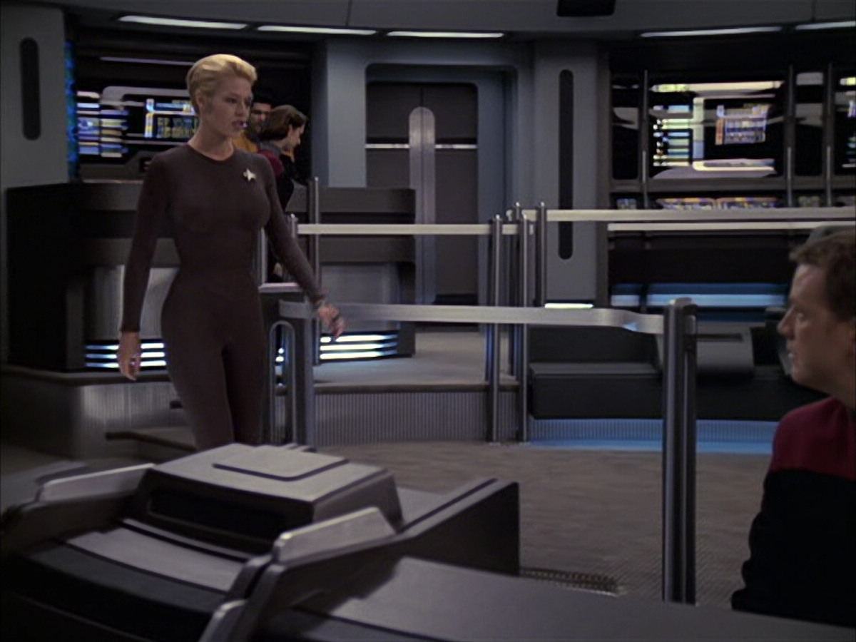 extant_StarTrek_VOY_6x09-TheVoyagerConspiracy_01262.jpg