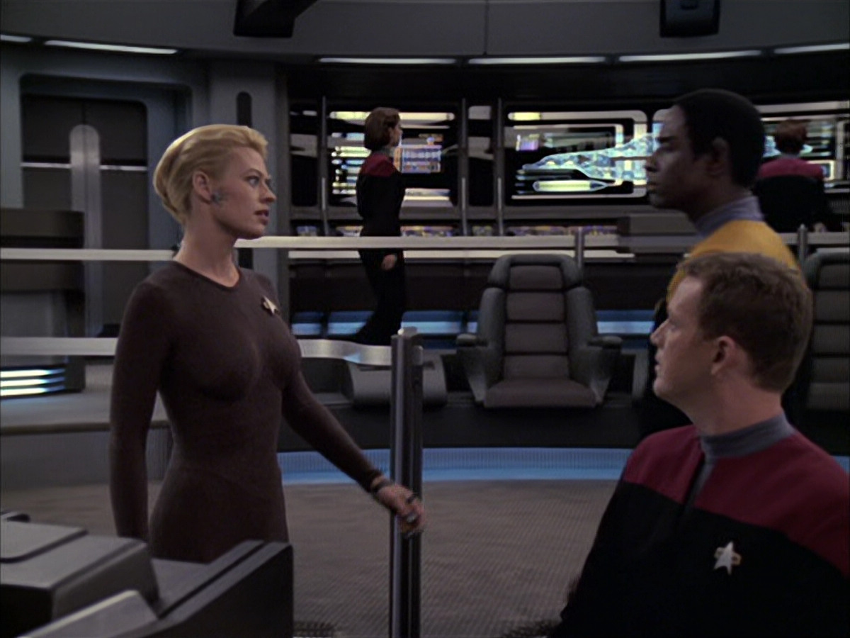 extant_StarTrek_VOY_6x09-TheVoyagerConspiracy_01265.jpg