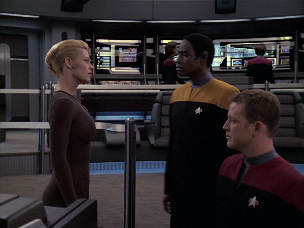 extant_StarTrek_VOY_6x09-TheVoyagerConspiracy_01266.jpg