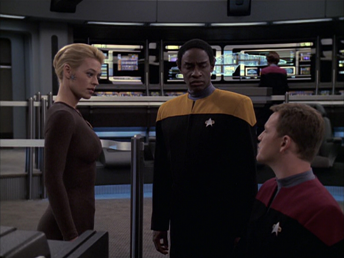 extant_StarTrek_VOY_6x09-TheVoyagerConspiracy_01271.jpg