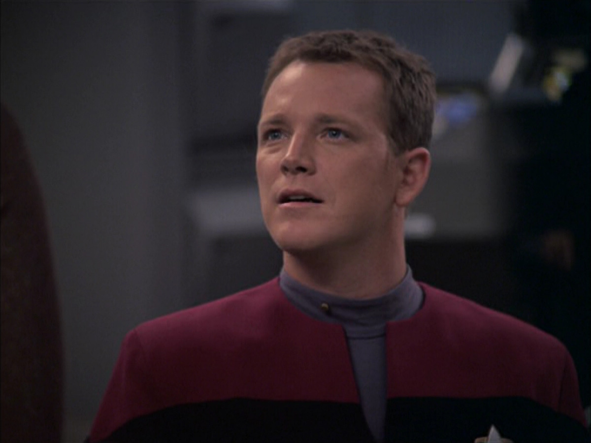 extant_StarTrek_VOY_6x09-TheVoyagerConspiracy_01274.jpg