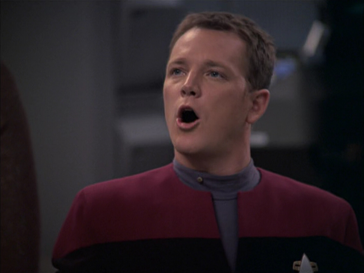 extant_StarTrek_VOY_6x09-TheVoyagerConspiracy_01275.jpg