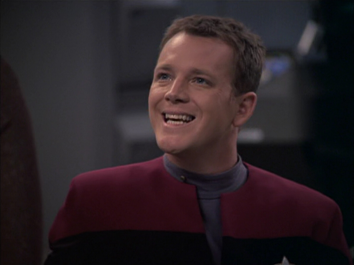 extant_StarTrek_VOY_6x09-TheVoyagerConspiracy_01276.jpg