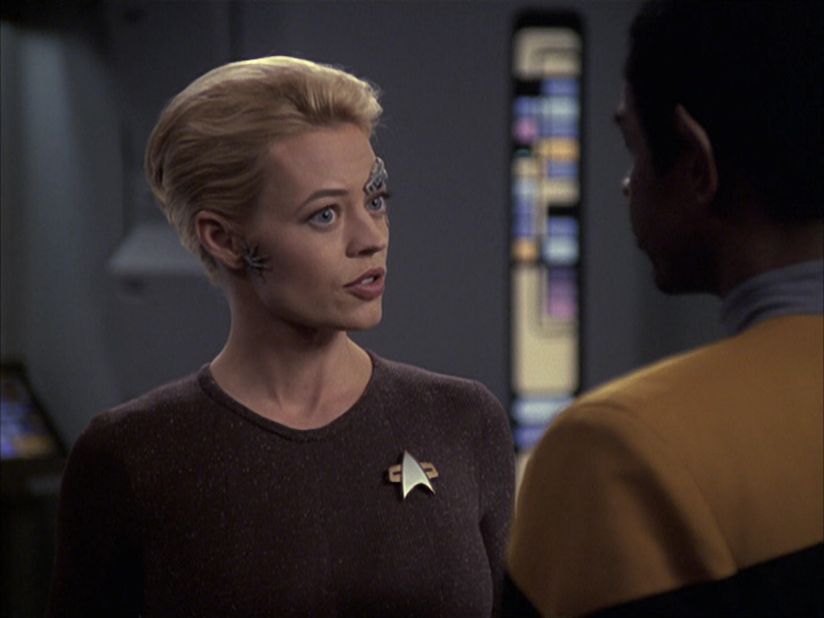 extant_StarTrek_VOY_6x09-TheVoyagerConspiracy_01284.jpg
