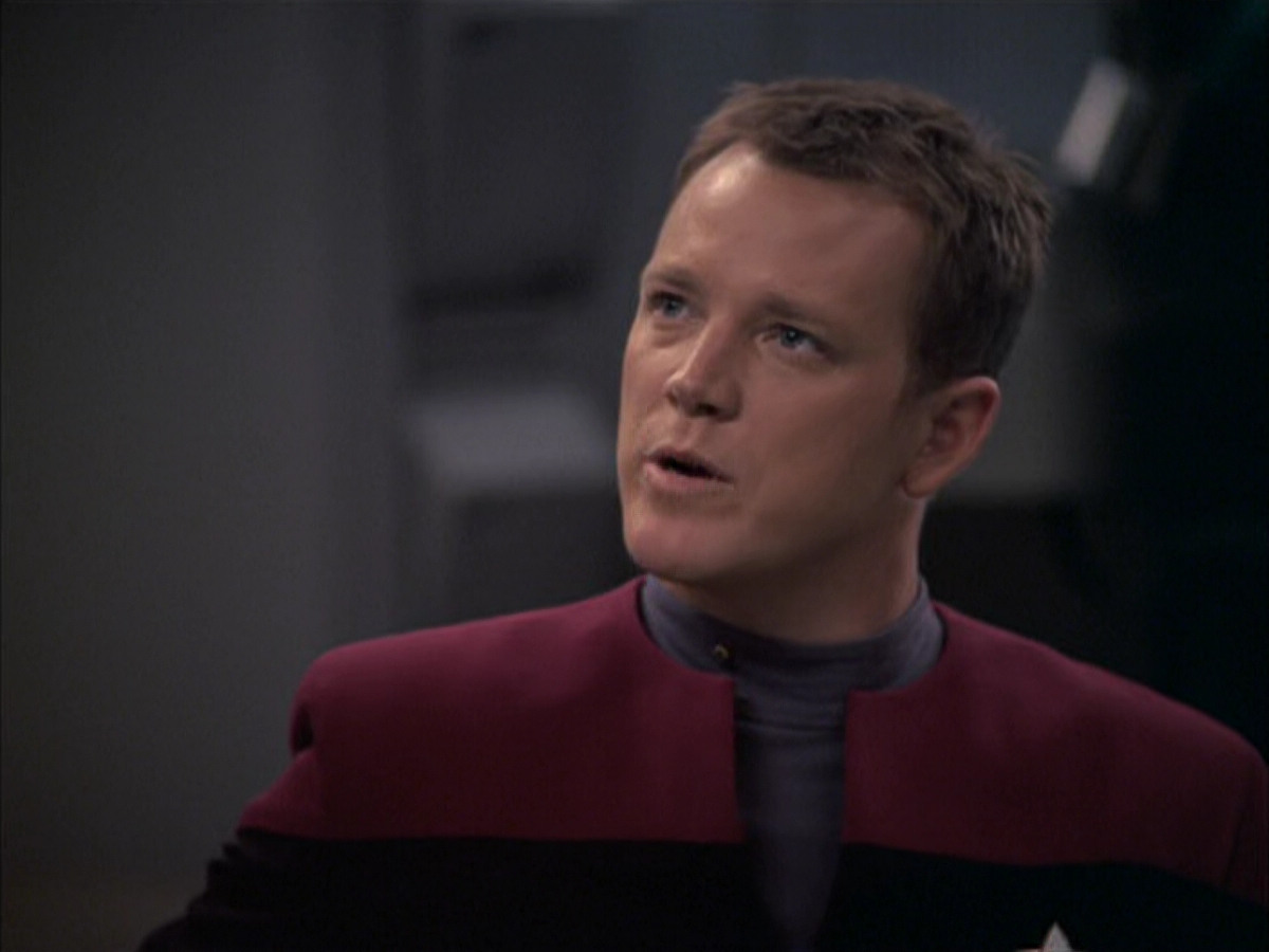 extant_StarTrek_VOY_6x09-TheVoyagerConspiracy_01337.jpg
