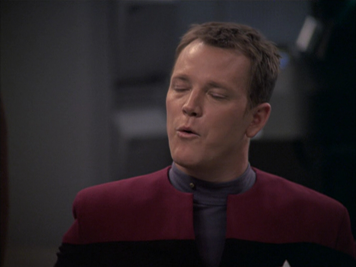 extant_StarTrek_VOY_6x09-TheVoyagerConspiracy_01342.jpg