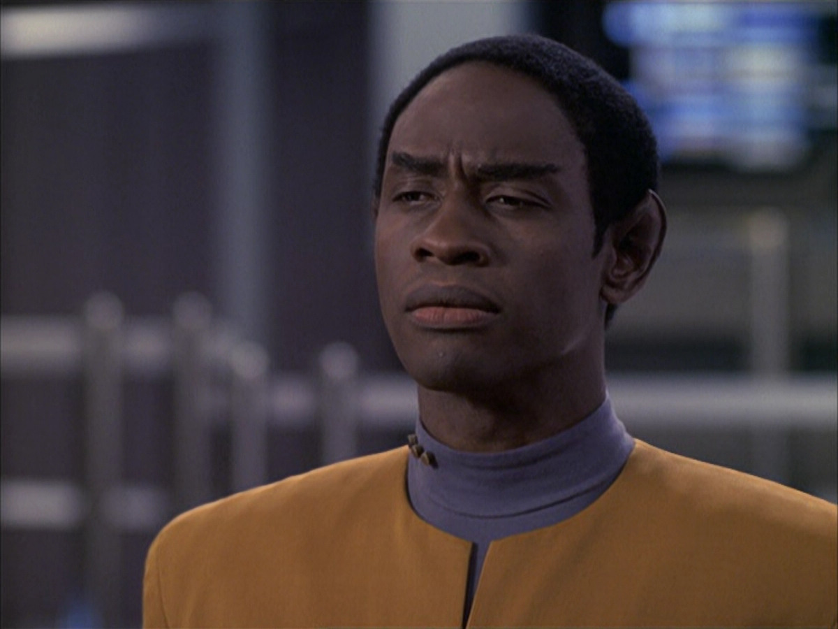 extant_StarTrek_VOY_6x09-TheVoyagerConspiracy_01347.jpg