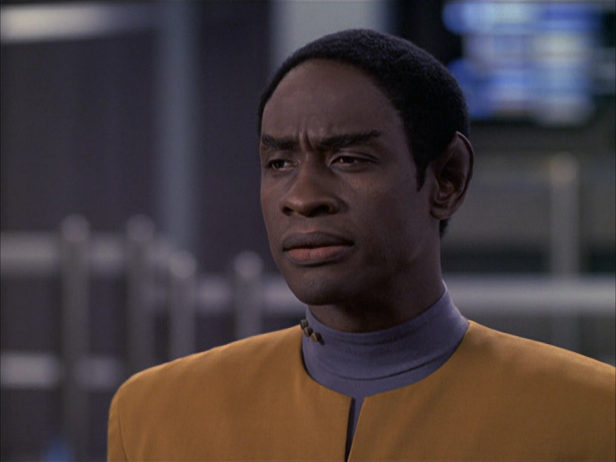 extant_StarTrek_VOY_6x09-TheVoyagerConspiracy_01358.jpg