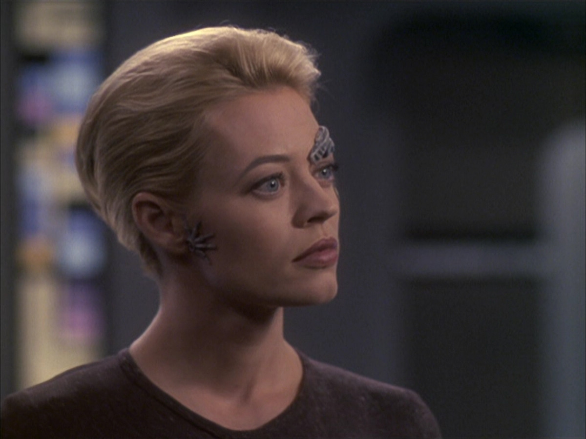 extant_StarTrek_VOY_6x09-TheVoyagerConspiracy_01368.jpg