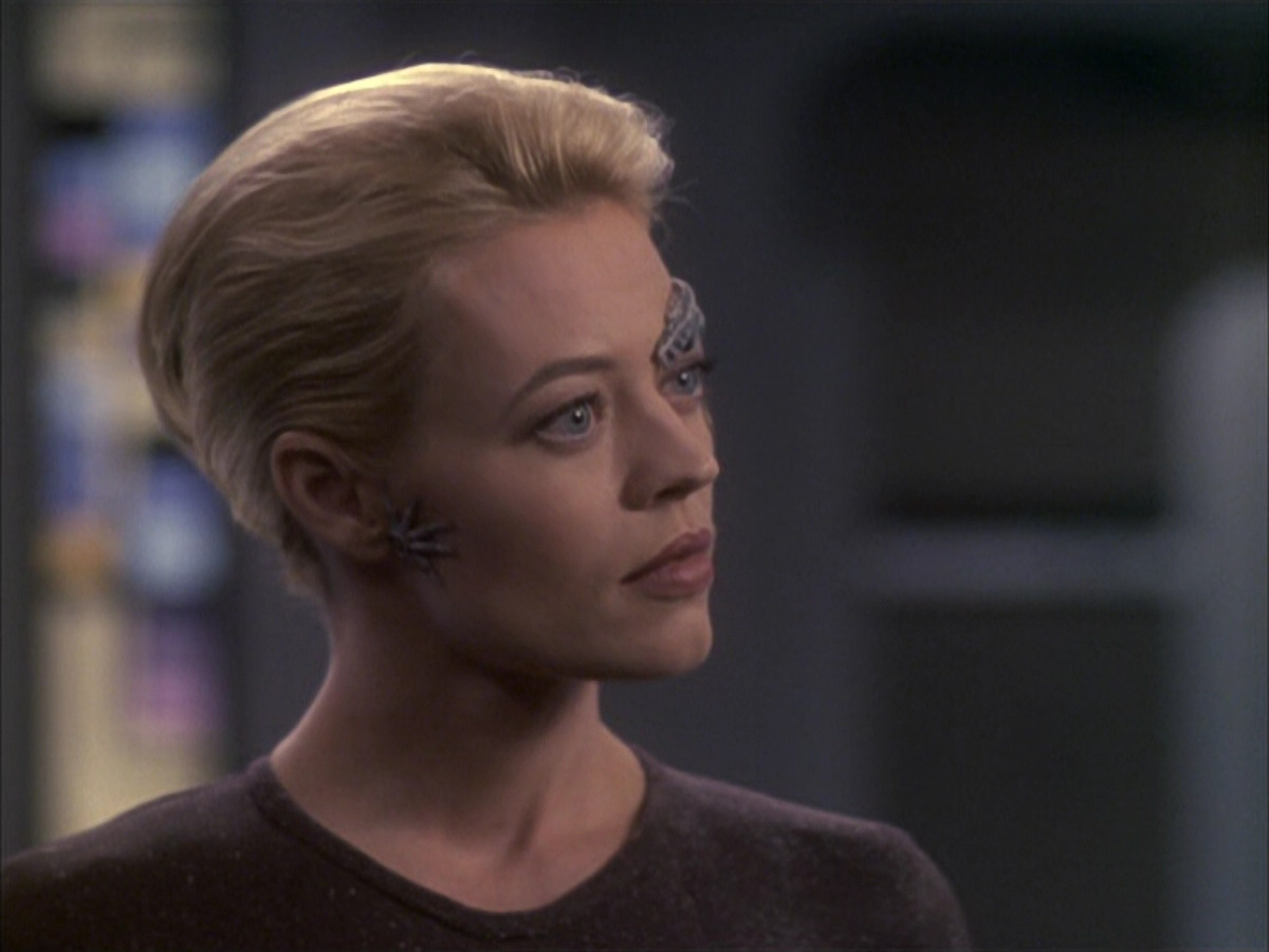 extant_StarTrek_VOY_6x09-TheVoyagerConspiracy_01369.jpg