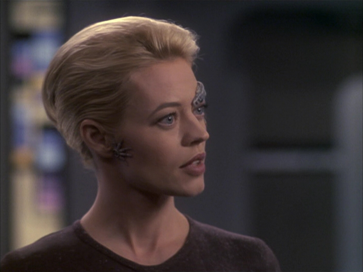 extant_StarTrek_VOY_6x09-TheVoyagerConspiracy_01371.jpg