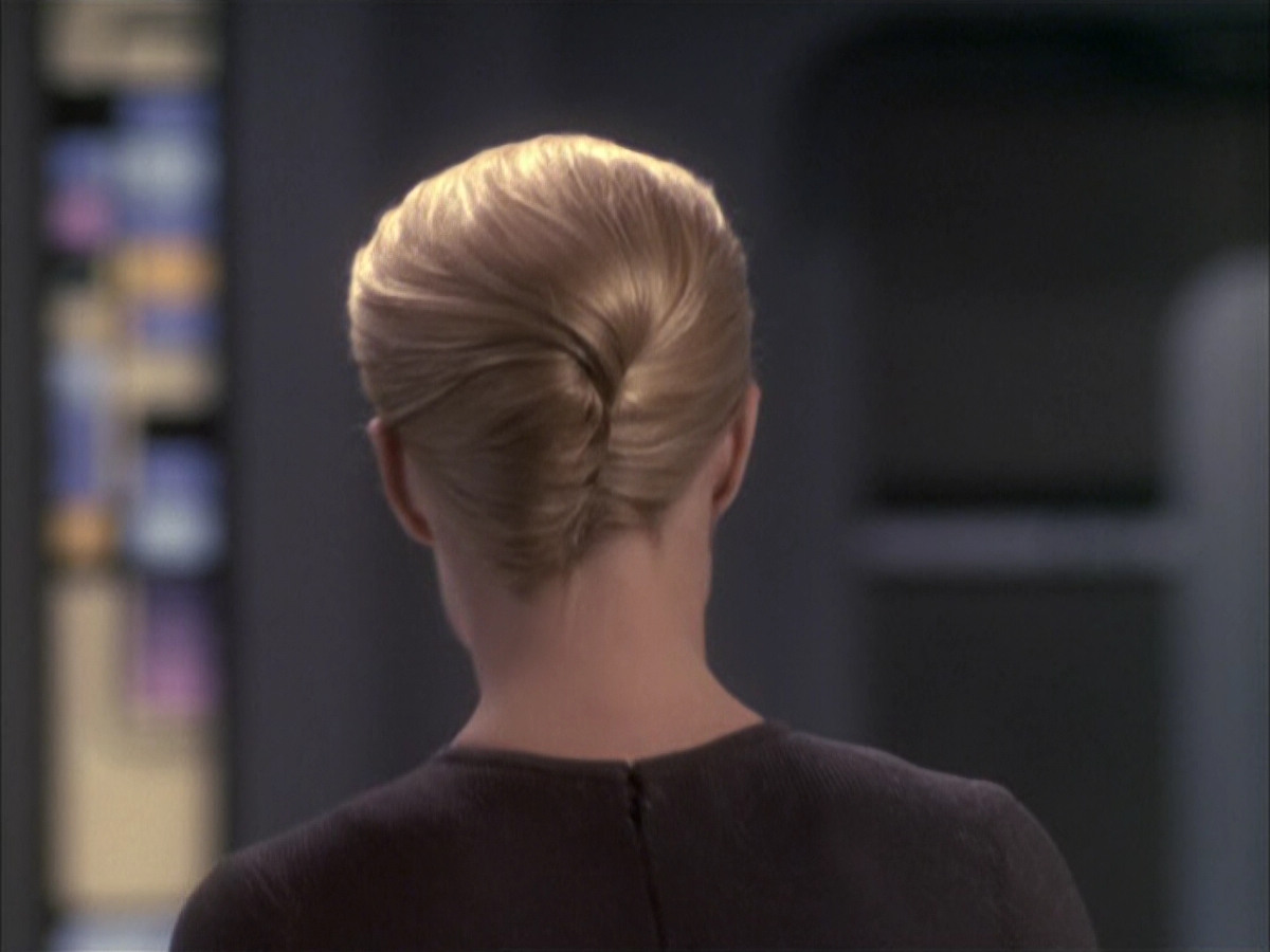 extant_StarTrek_VOY_6x09-TheVoyagerConspiracy_01375.jpg