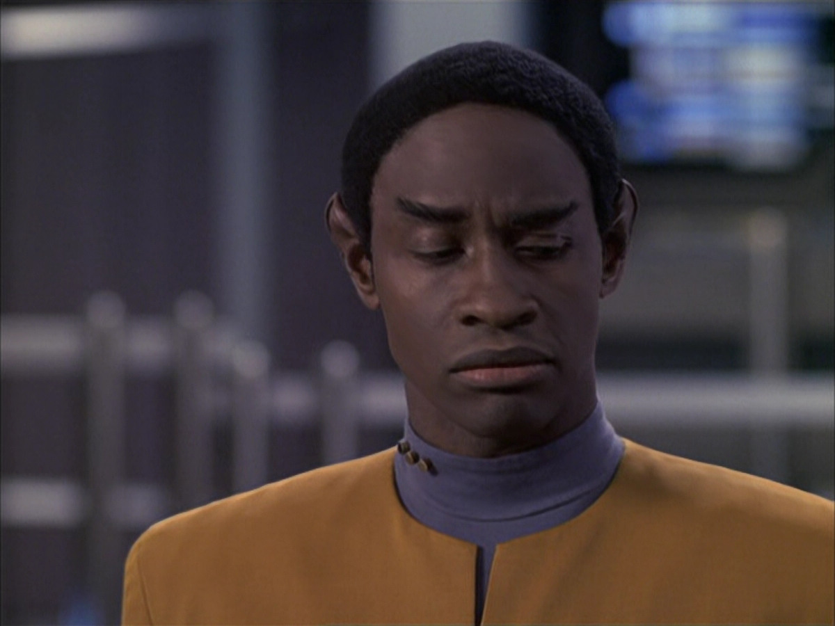 extant_StarTrek_VOY_6x09-TheVoyagerConspiracy_01377.jpg