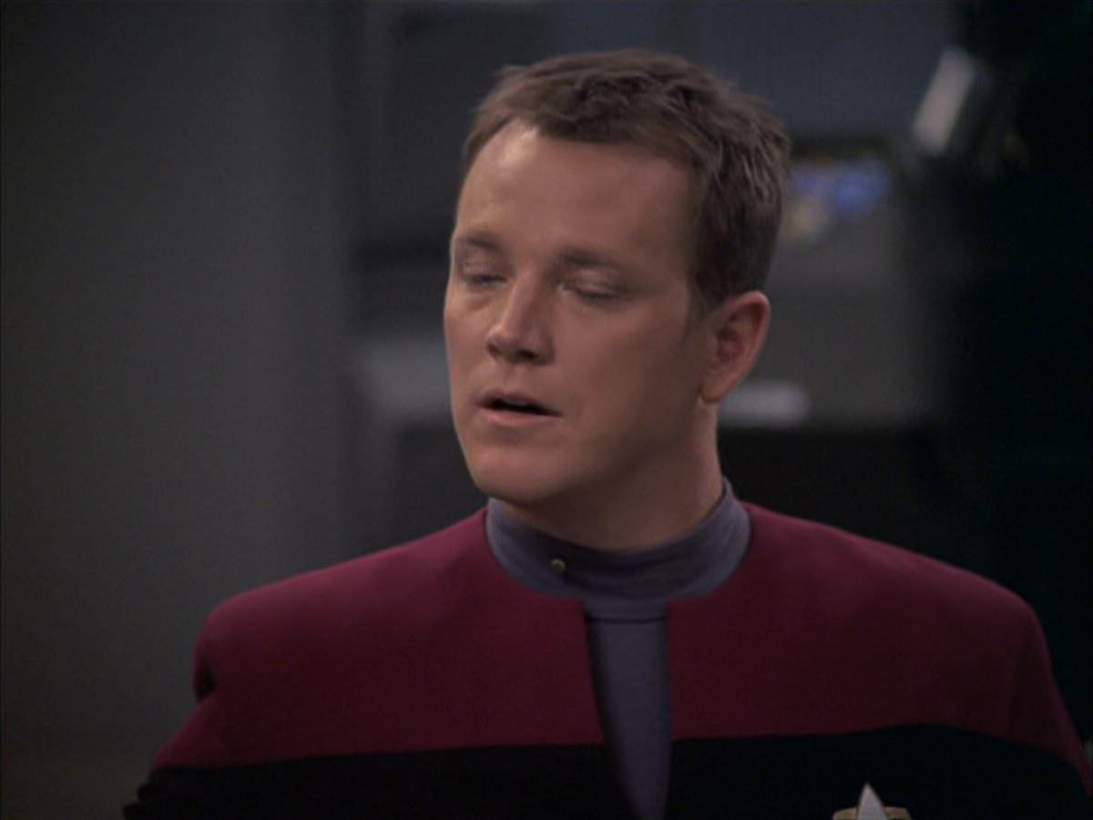 extant_StarTrek_VOY_6x09-TheVoyagerConspiracy_01378.jpg