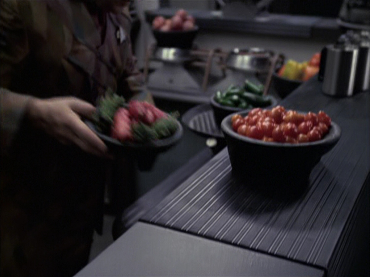 extant_StarTrek_VOY_6x09-TheVoyagerConspiracy_01384.jpg