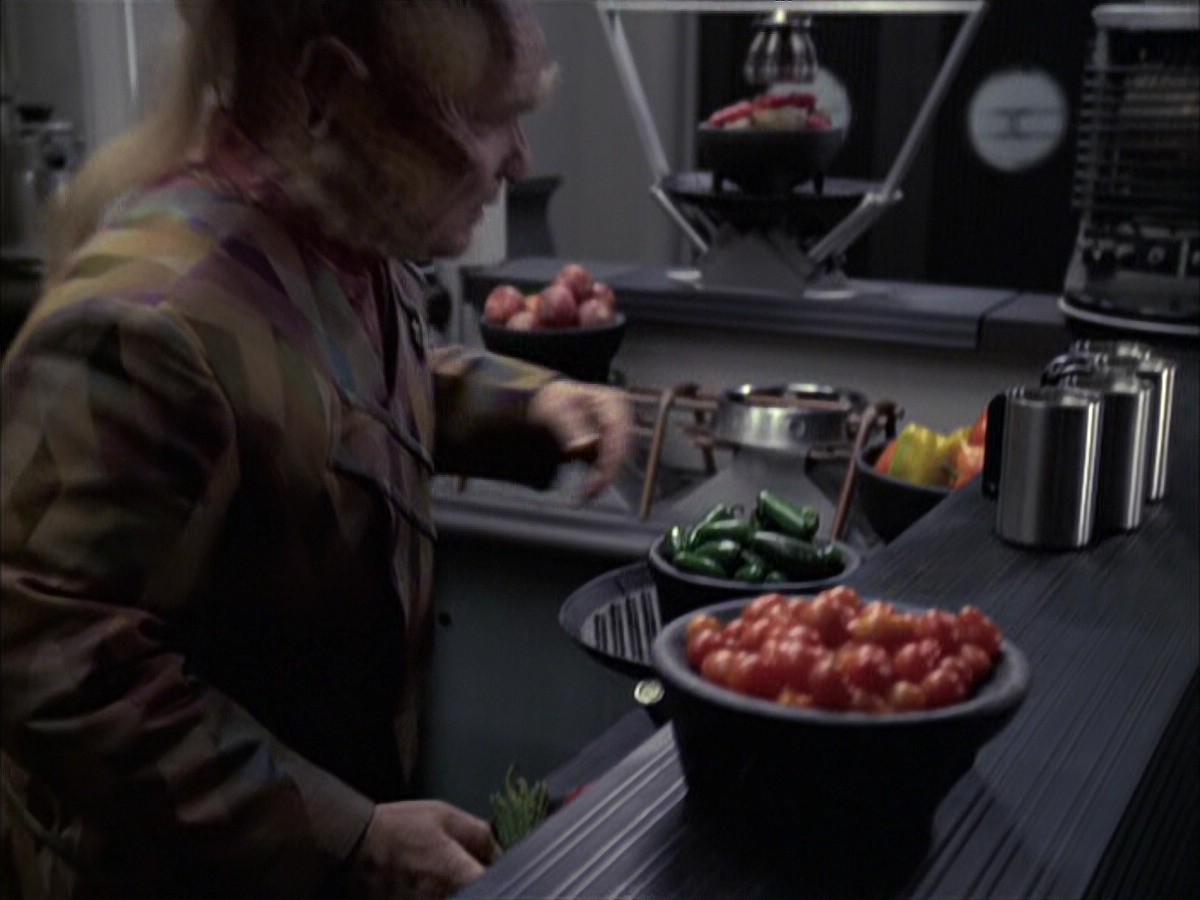 extant_StarTrek_VOY_6x09-TheVoyagerConspiracy_01385.jpg