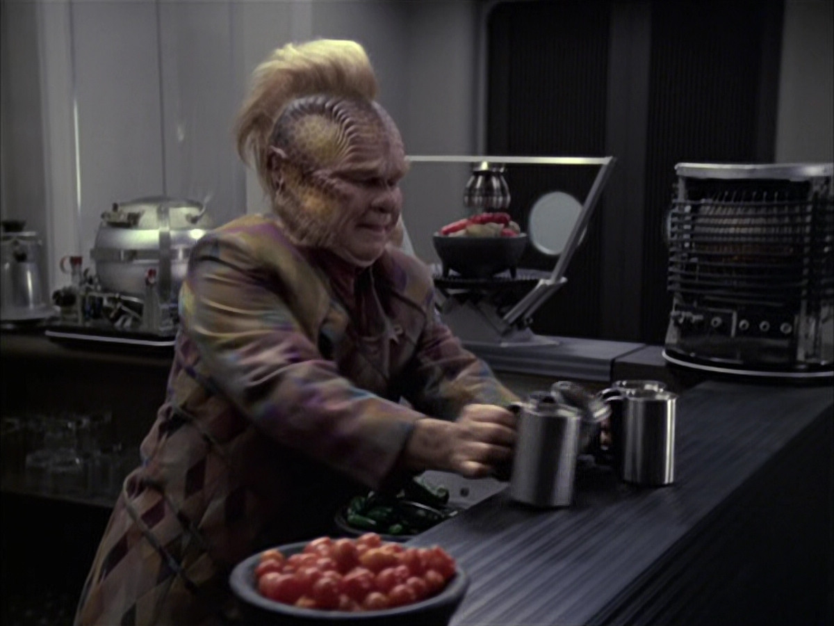 extant_StarTrek_VOY_6x09-TheVoyagerConspiracy_01387.jpg