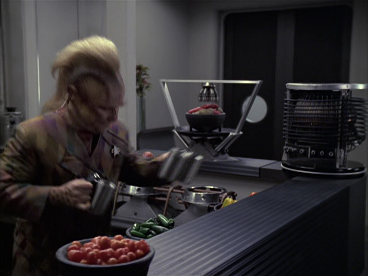 extant_StarTrek_VOY_6x09-TheVoyagerConspiracy_01388.jpg