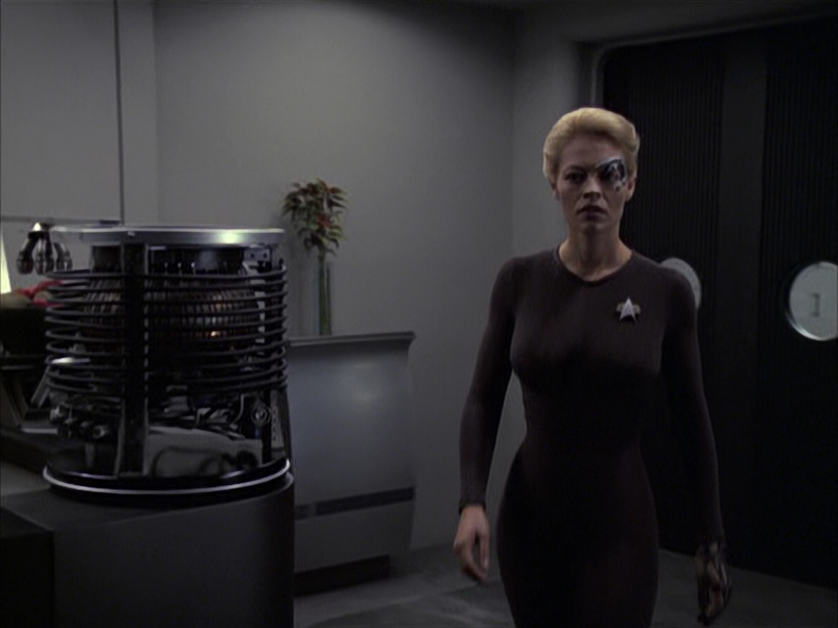 extant_StarTrek_VOY_6x09-TheVoyagerConspiracy_01397.jpg