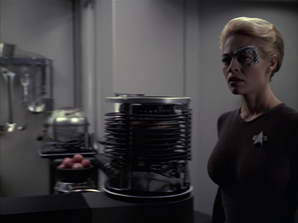 extant_StarTrek_VOY_6x09-TheVoyagerConspiracy_01399.jpg