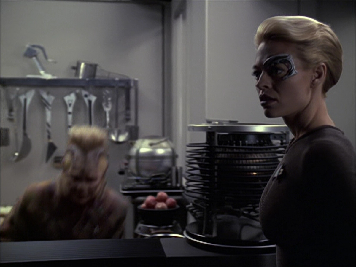 extant_StarTrek_VOY_6x09-TheVoyagerConspiracy_01400.jpg