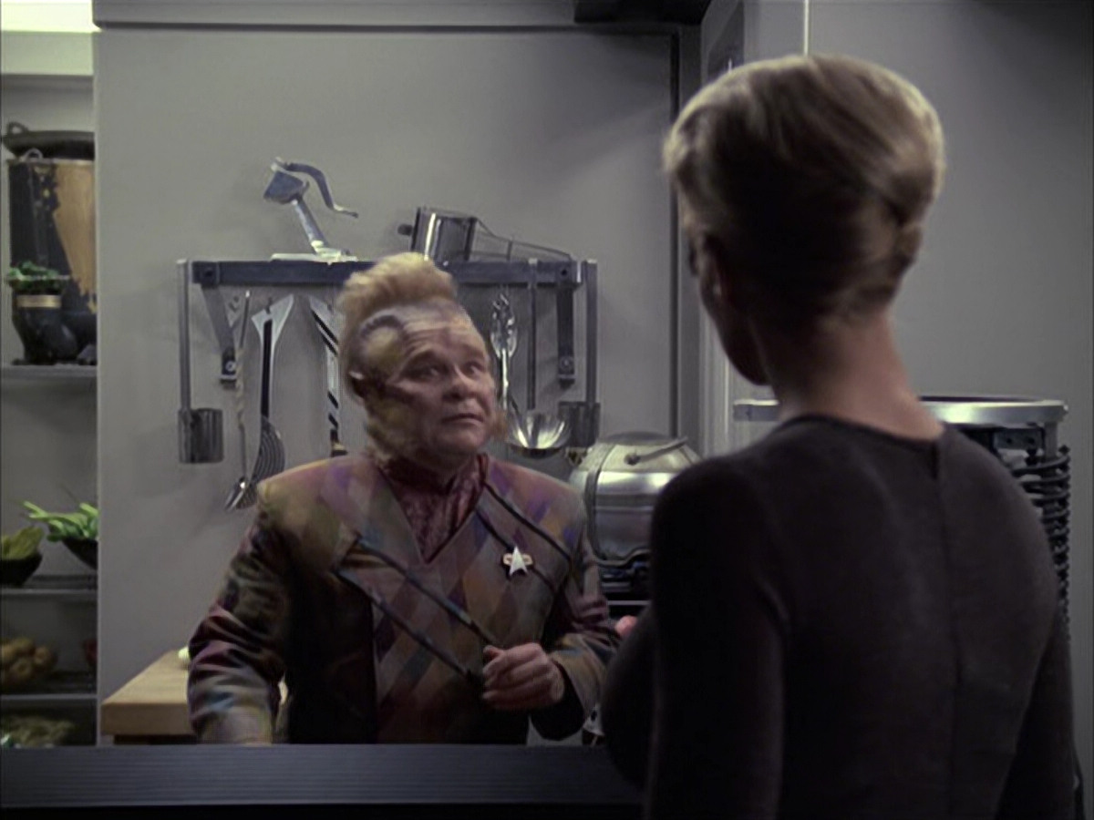 extant_StarTrek_VOY_6x09-TheVoyagerConspiracy_01402.jpg