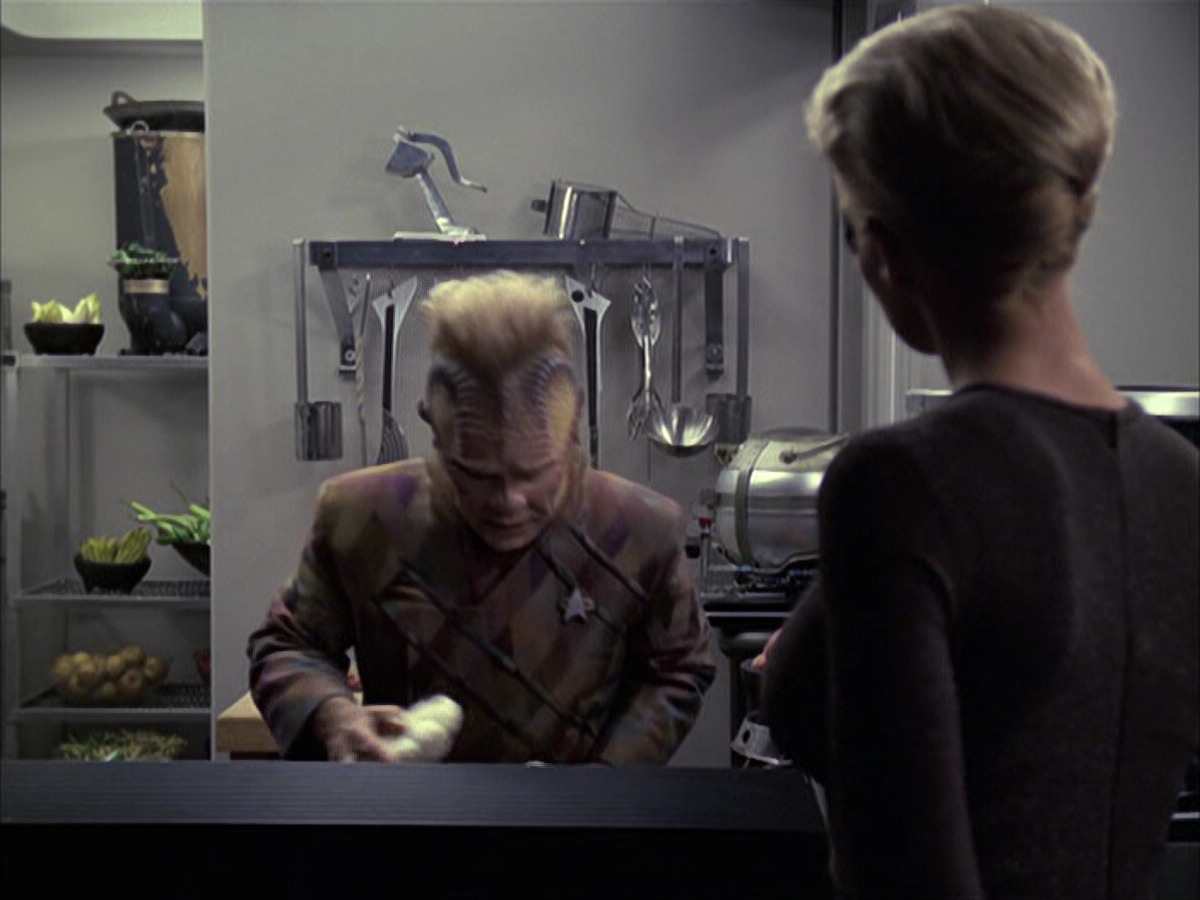 extant_StarTrek_VOY_6x09-TheVoyagerConspiracy_01426.jpg