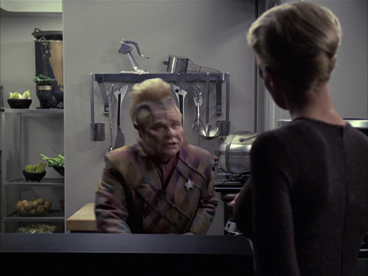extant_StarTrek_VOY_6x09-TheVoyagerConspiracy_01427.jpg