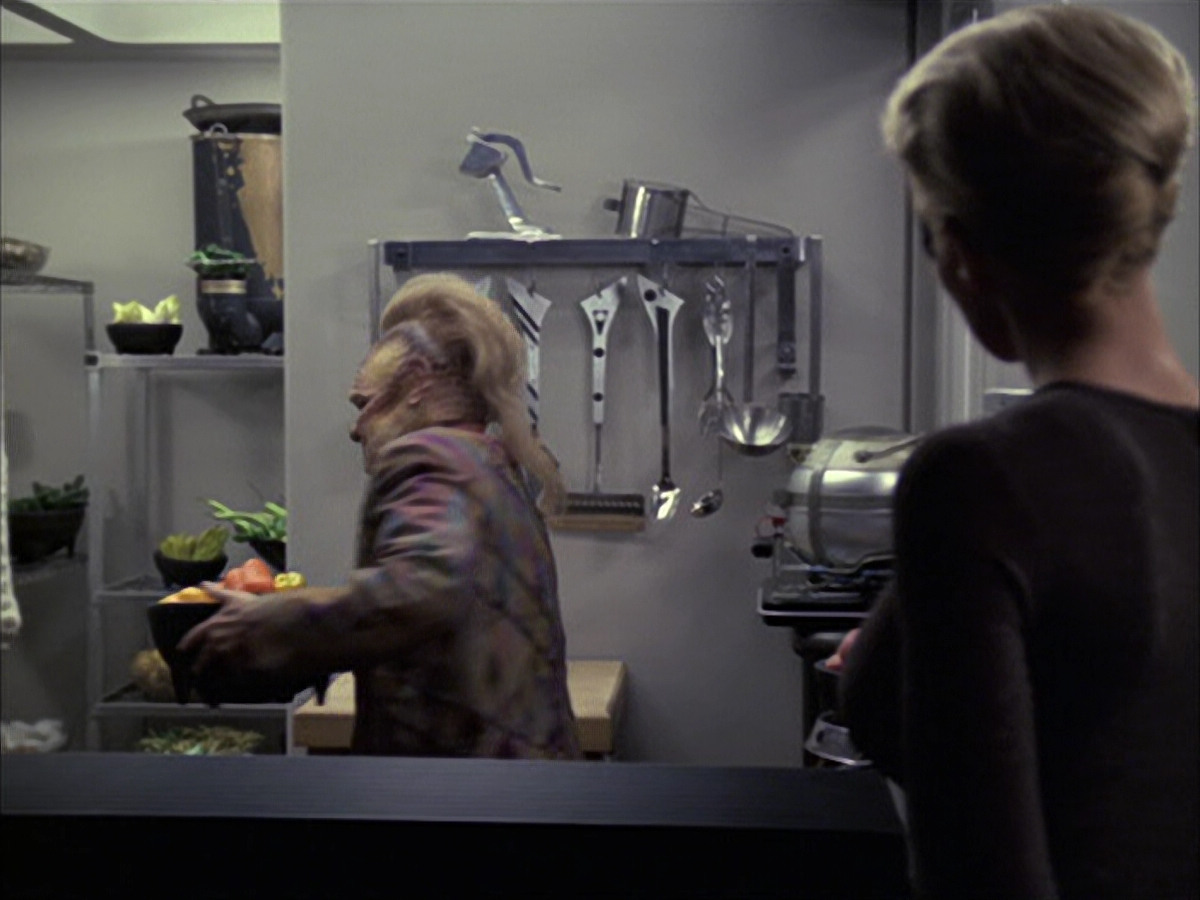 extant_StarTrek_VOY_6x09-TheVoyagerConspiracy_01433.jpg