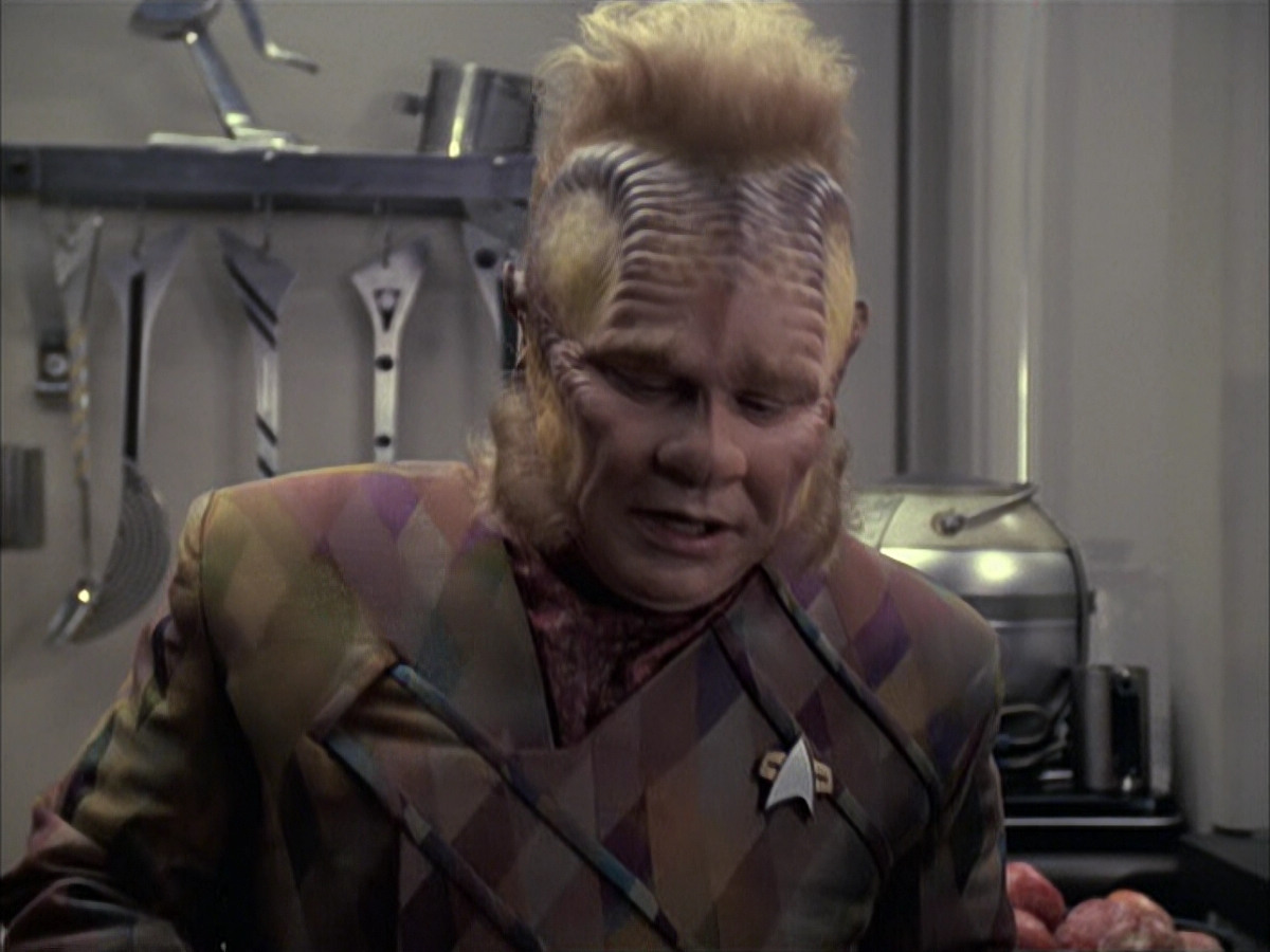 extant_StarTrek_VOY_6x09-TheVoyagerConspiracy_01459.jpg