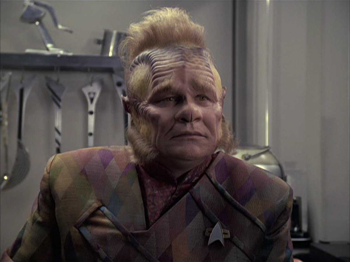 extant_StarTrek_VOY_6x09-TheVoyagerConspiracy_01489.jpg