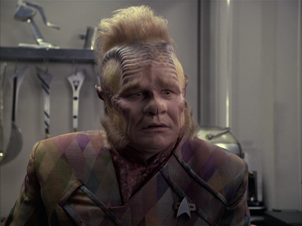 extant_StarTrek_VOY_6x09-TheVoyagerConspiracy_01514.jpg