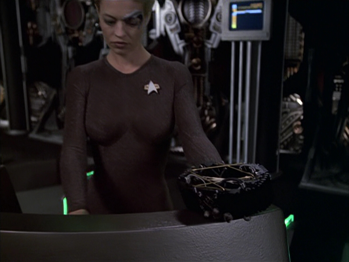 extant_StarTrek_VOY_6x09-TheVoyagerConspiracy_01538.jpg
