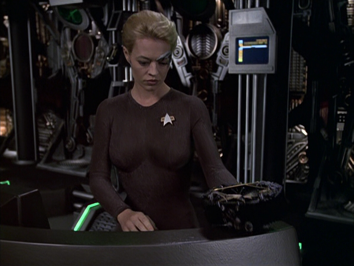 extant_StarTrek_VOY_6x09-TheVoyagerConspiracy_01539.jpg