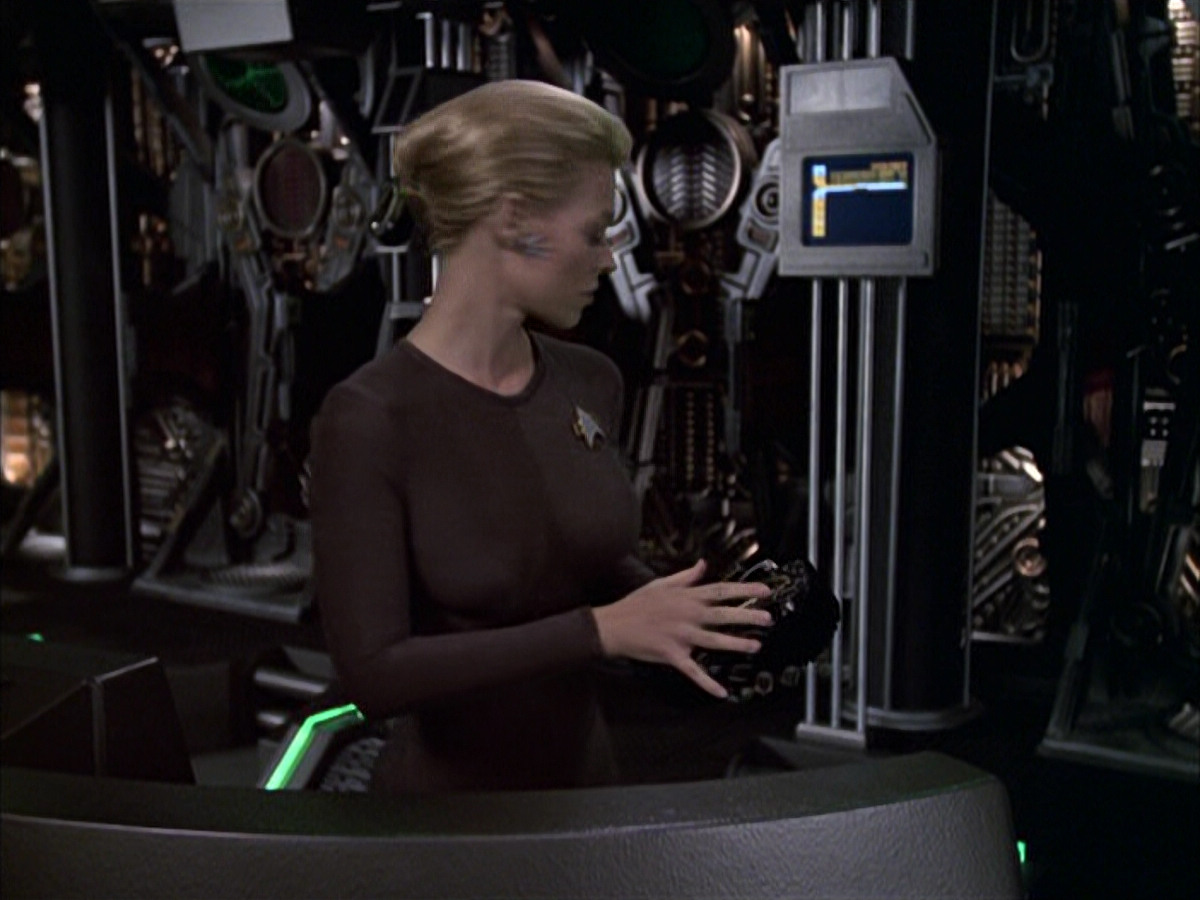 extant_StarTrek_VOY_6x09-TheVoyagerConspiracy_01540.jpg