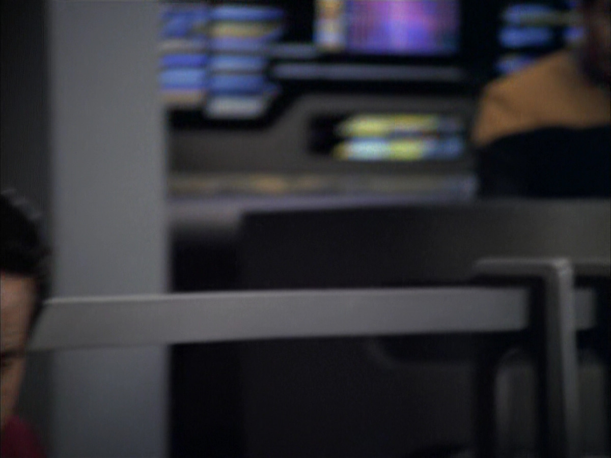 extant_StarTrek_VOY_6x09-TheVoyagerConspiracy_01576.jpg