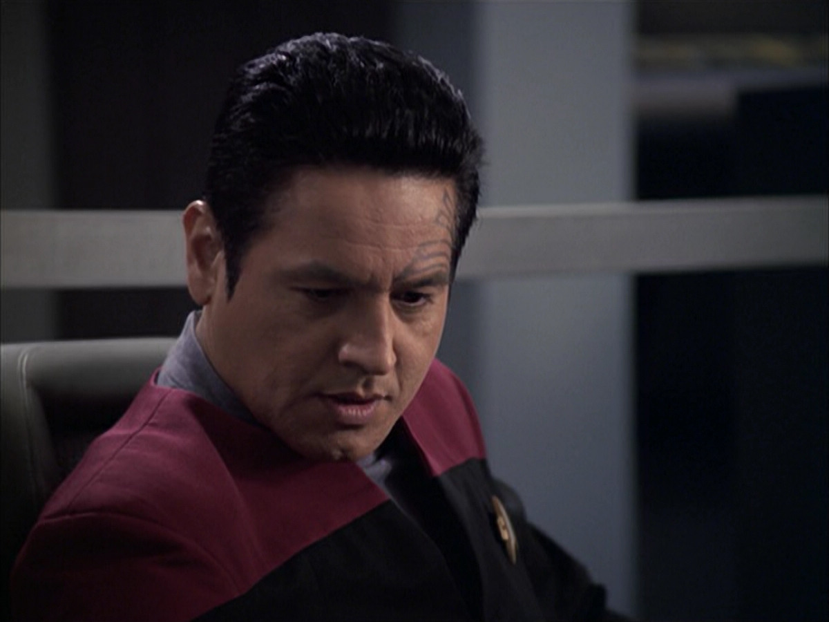 extant_StarTrek_VOY_6x09-TheVoyagerConspiracy_01579.jpg