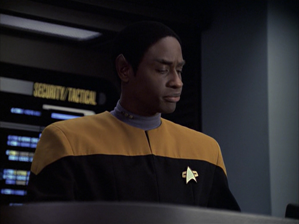 extant_StarTrek_VOY_6x09-TheVoyagerConspiracy_01581.jpg