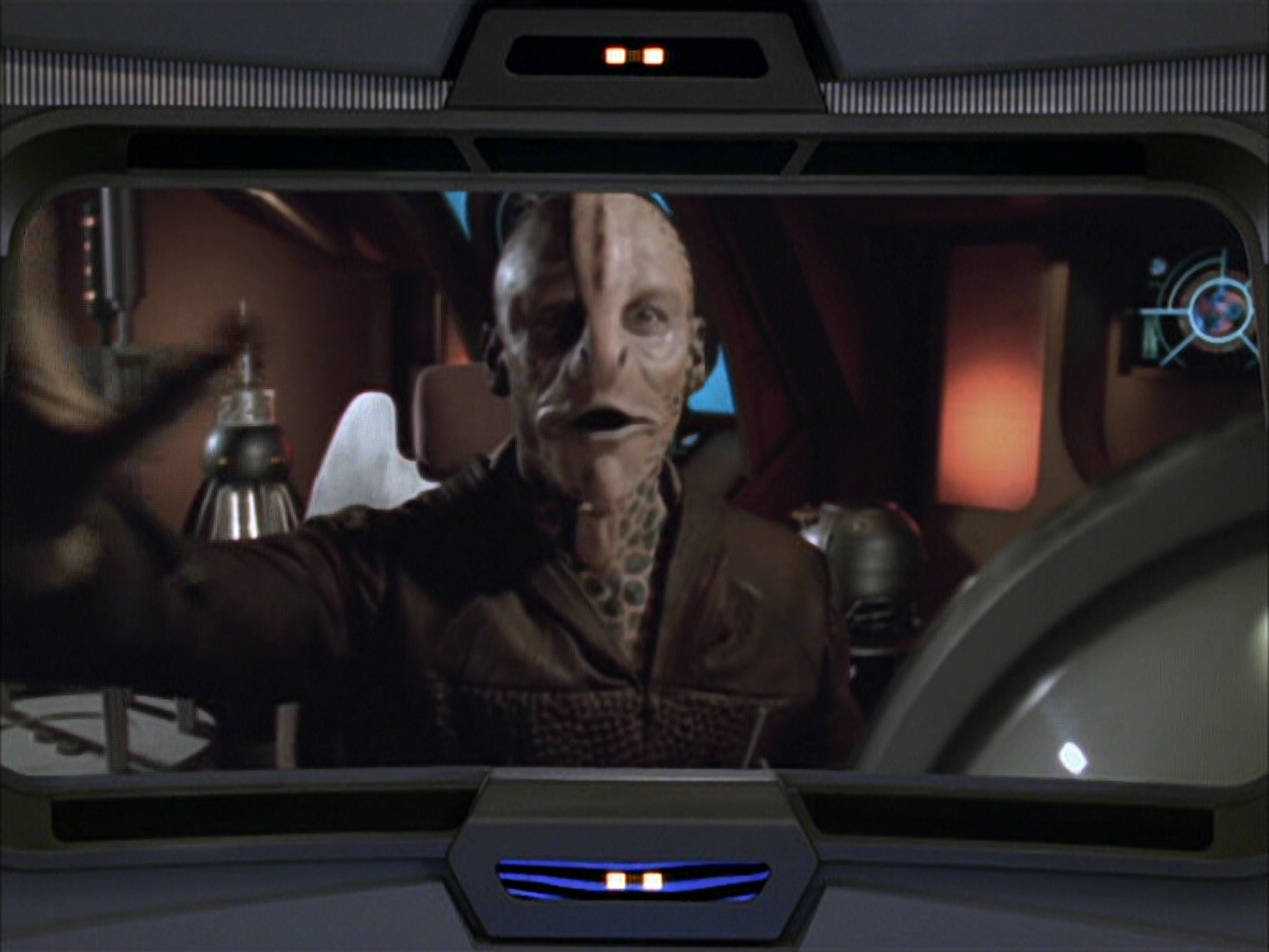 extant_StarTrek_VOY_6x09-TheVoyagerConspiracy_01597.jpg