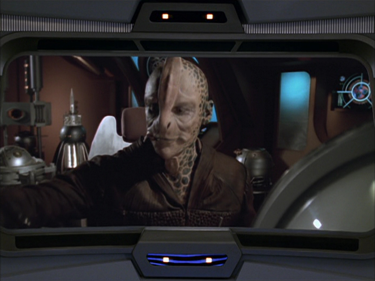 extant_StarTrek_VOY_6x09-TheVoyagerConspiracy_01598.jpg