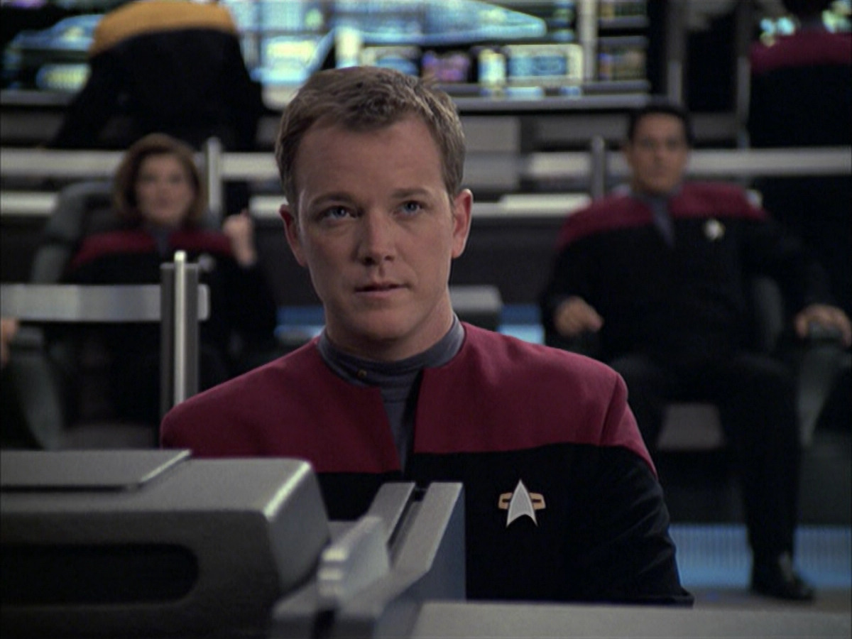 extant_StarTrek_VOY_6x09-TheVoyagerConspiracy_01611.jpg