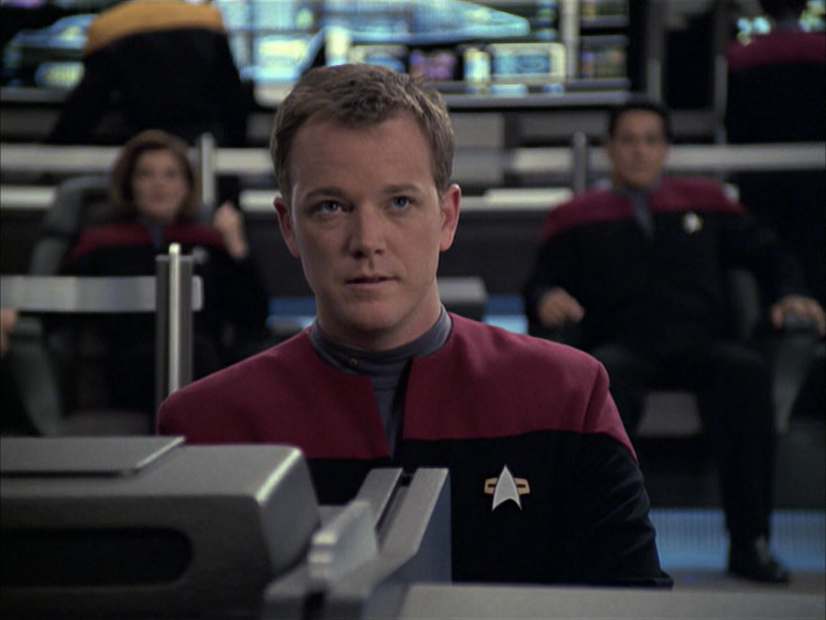 extant_StarTrek_VOY_6x09-TheVoyagerConspiracy_01612.jpg